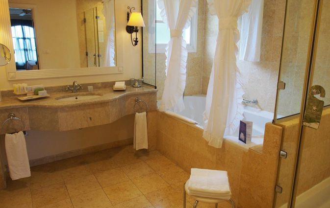 Spacious and luxurious bathroom in the Grand Village