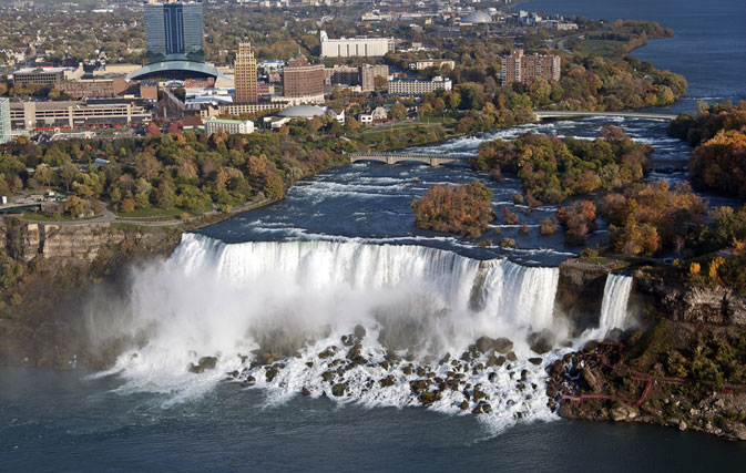 er nok mover gispende Buffalo Niagara Airport expects even more Canadians