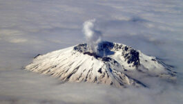 Airplanes warned to avoid airspace near Alaska volcano