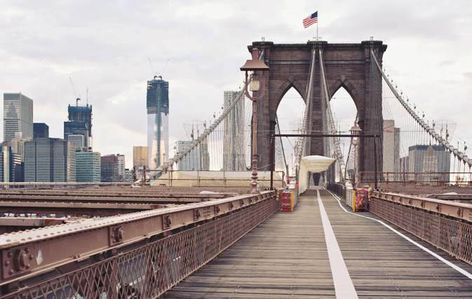 French tourist is sorry for climbing Brooklyn Bridge for a photo