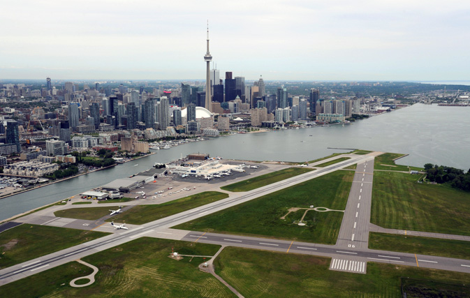 Air Canada ponders future at Billy Bishop as it posts record loads in 2014