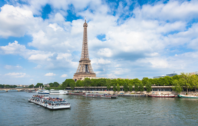  VIP dinner-cruise on Seine river