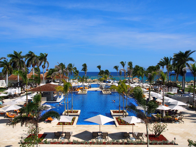 11)	The spectacular pool at Hyatt Ziva with spectacular ocean views. 