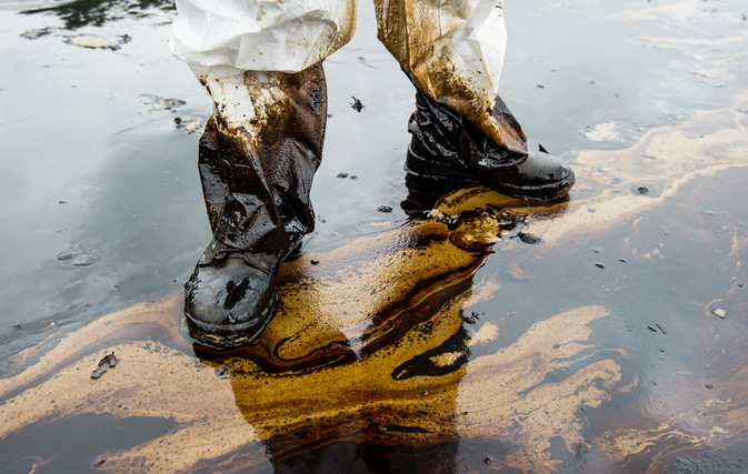 Vancouver mayor calls oil spill a 'wake up call'