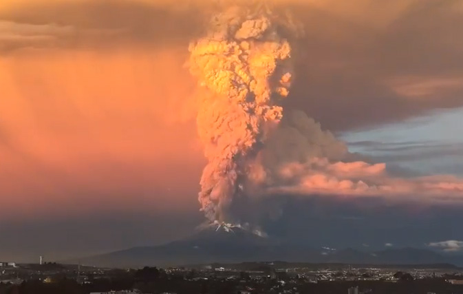 Calbuco volcano erupts in Chile; nearby town evacuated