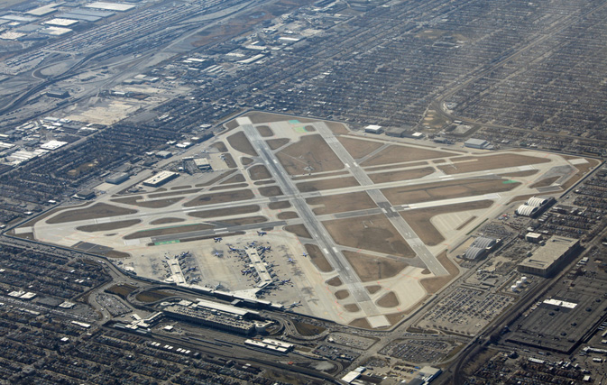 Planes taking off on intersecting runways halted at Chicago's Midway Airport