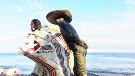 Beautiful sculptures line the Malecon including ‘Puerto Vallarta Dancers’ created by artist Jim Demetro