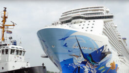 [VIDEO] Norwegian Escape gets floated out of its building dock