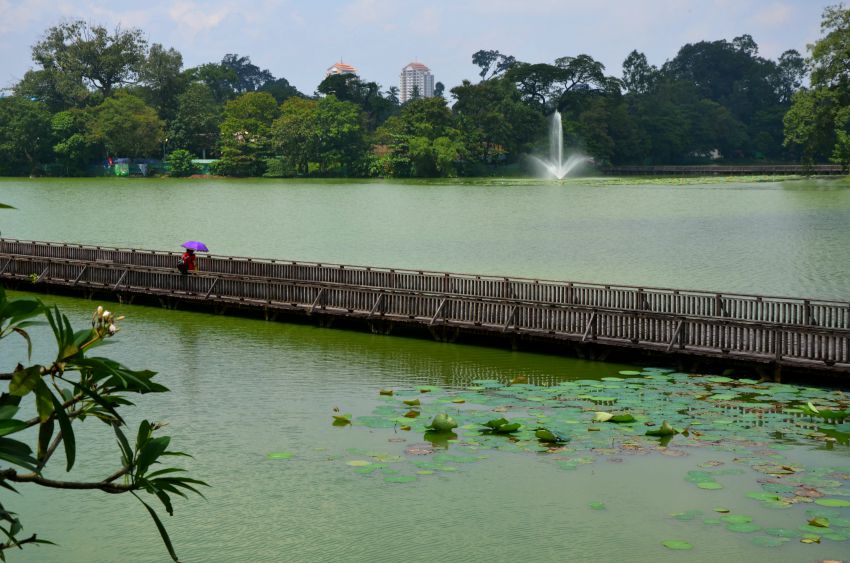 Lake (Kandawgyi) walkway