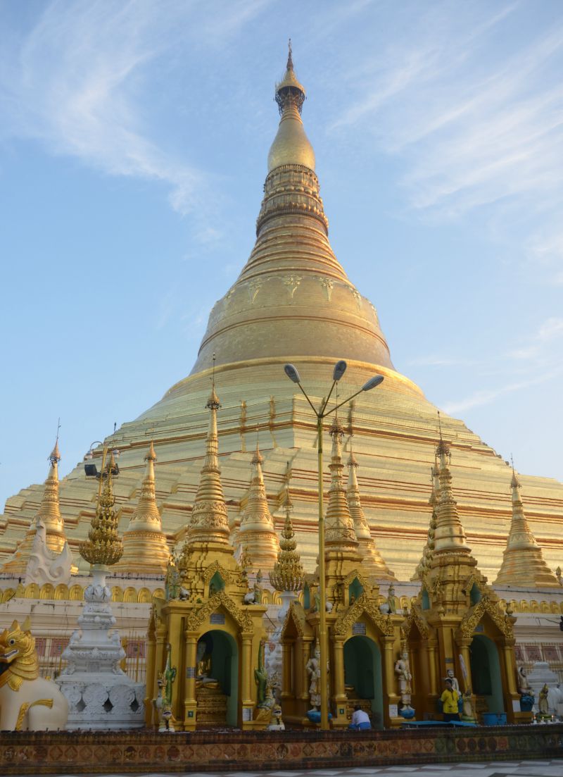 Shwedagon a (Pagoda)