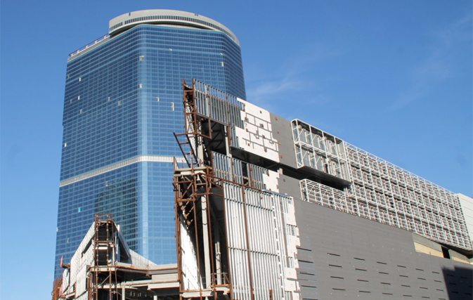 LAS VEGAS — The nearly built but never finished Fontainebleau casino-hotel high-rise is getting covered up to spruce up the view on the Las Vegas Strip.