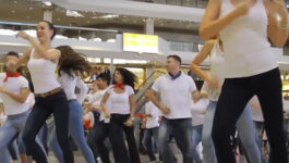 The Complexe Desjardins in Montreal was ignited by a flash mob with the hottest music from the Dominican Republic.