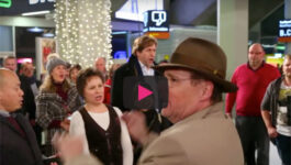 Flashmob of opera singers stuns Cologne airport