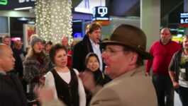 Flashmob of opera singers stuns Cologne airport