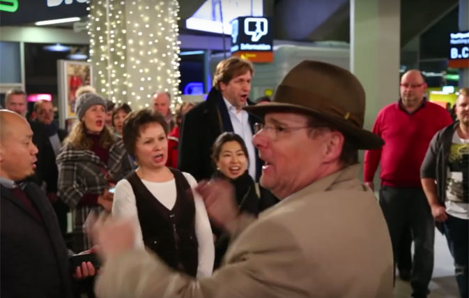 Flashmob of opera singers stuns Cologne airport