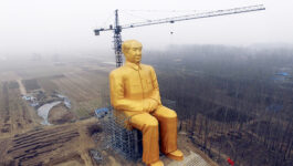 China builds massive gold statue of Chairman Mao