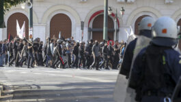 Strike closes Athens airport