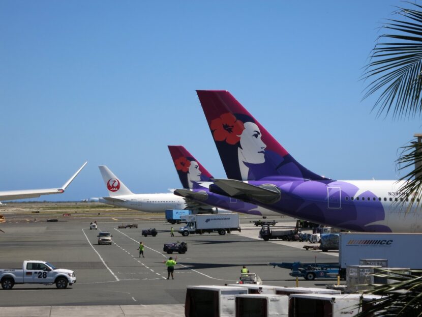 Hawaii enforces self-quarantine measures, Hawaiian Airlines suspends long-haul service