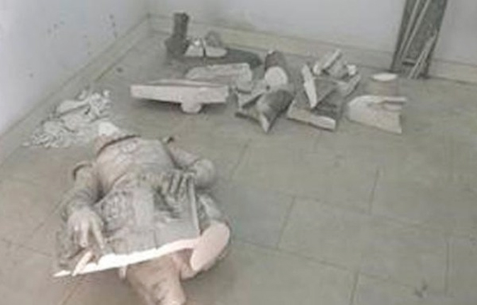 Tourist destroys 126-year old statue while taking selfie