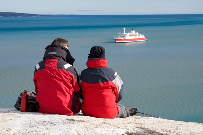 Arctic-travellers-watching-Expedition---credit-G-Adventures