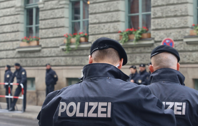 6 dead in Munich mall shooting; manhunt underway
