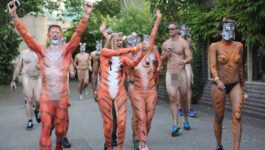 Mob of naked tigers takes over London Zoo