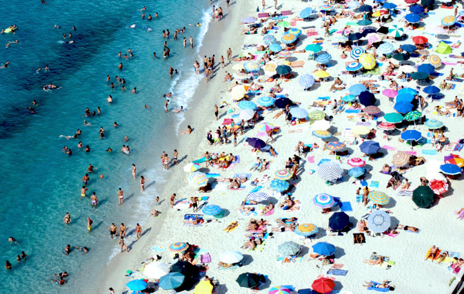 Italy dishes out hefty fines for hogging beach spots