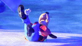 [VIDEO] Look out below! Goofy breaks Dopey’s fall during Epcot show mishap