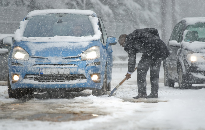 After Farmers' Almanac nasty winter prediction, United Airlines prepares for the worst