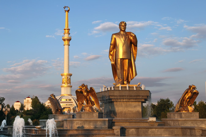 Monumen of Niyazov and Arch of Independence