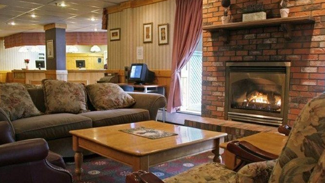 coast-high-country-inn-lobby