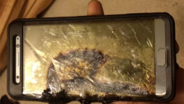 FAA warns airline passengers not to use exploding smartphone