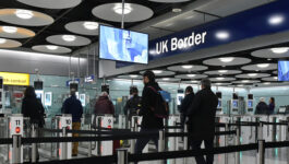 U.K. airports to charge fee to jump long lineups