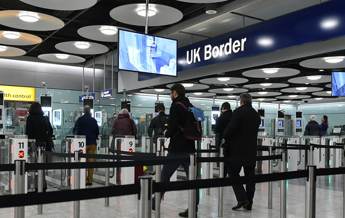 U.K. airports to charge fee to jump long lineups