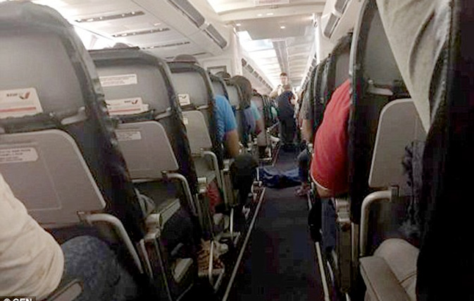 Dead body placed in aisle for hours during flight