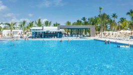 Reduced deposits, up to 40% savings with Signature’s RIU sale