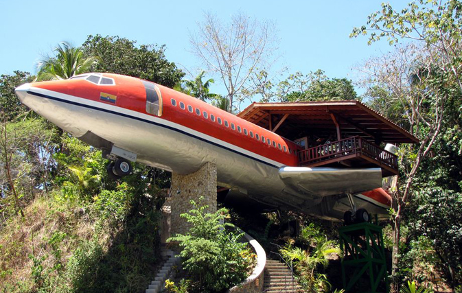 Costa Rica hotel converts airplane fuselage into luxury room