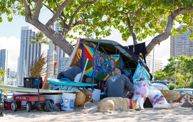 Honolulu creates sitting, lying ban to deter homeless on sidewalks