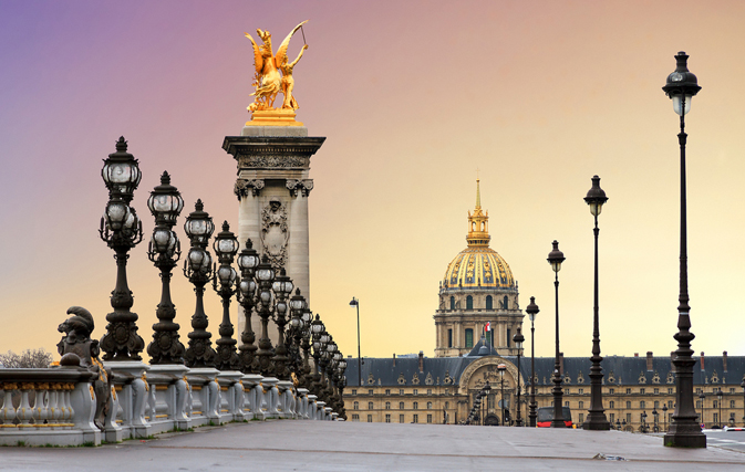 Paris tourism rises after yearlong slump