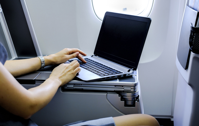 IATA CEO criticizes electronics device ban