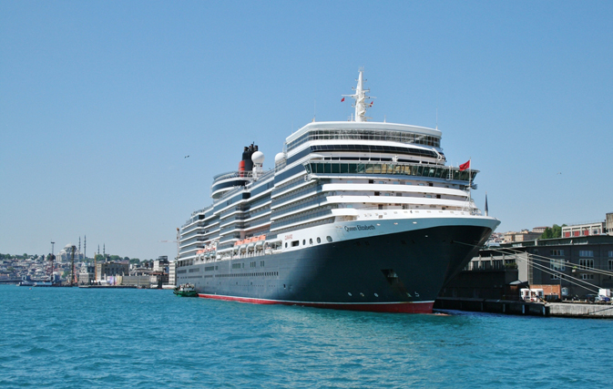 船上信用高达1,000美元，与Cunard&apos;s Three为所有人&apos;