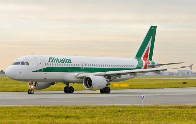 Alitalia looks to reorganize to avoid collapse