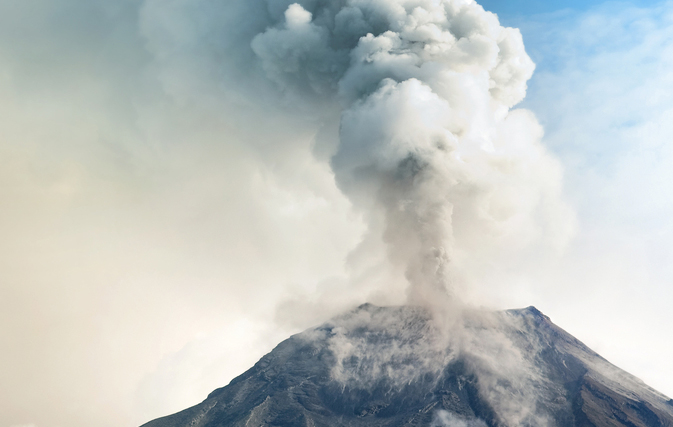 Alaskan volcano eruption causes aviation alert