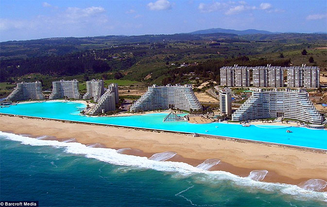 Whoa, the world’s biggest pool is really, REALLY big