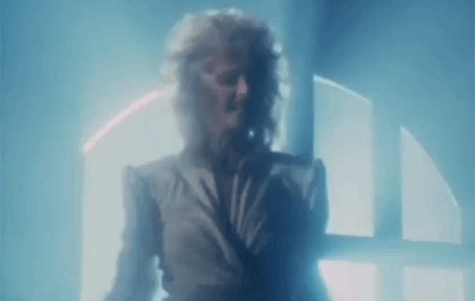 Who better than Bonnie Tyler to sing about an eclipse during an eclipse?