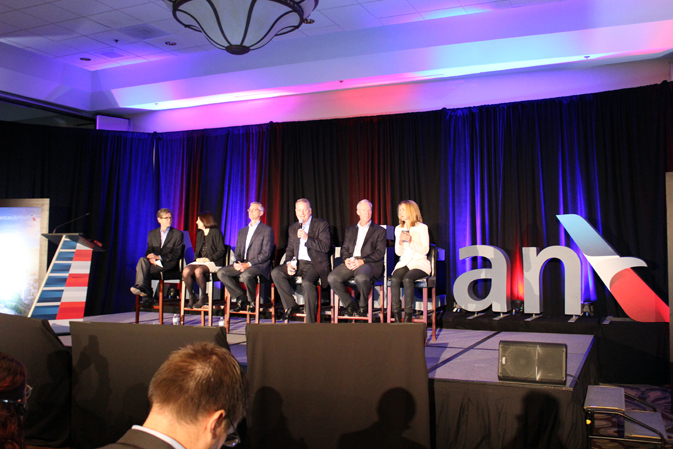 l-r: Steven Johnson, Executive Vice President – Corporate Affairs; Maya Leibman, Executive Vice President and Chief Information Officer; Robert Isom, President; Doug Parker, Chairman and CEO; Derek Kerr, Executive Vice President and Chief Financial Officer; Elise Eberwein, Executive Vice President - People and Communications.