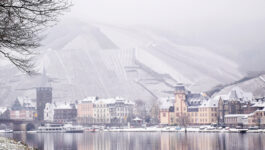 Heavy rain and melting snow is leading to flooding in western Germany