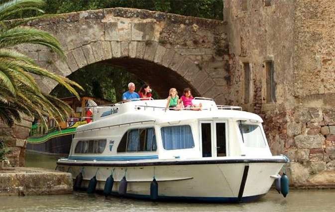 Hurry up and book Le Boat’s January flash sale, ending tomorrow