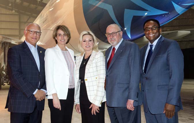 Vincent Crisanti, Toronto City Councillor; Annick Guérard, Chief Operating Officer, Transat; Bonnie Crombie, Mayor of Mississauga; Jean-Marc Eustache, President and CEO, Transat; Michael Thompson, Toronto City Councillor