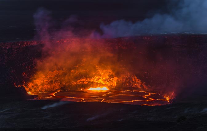 New lava fissure prompts more evacuations in Hawaii